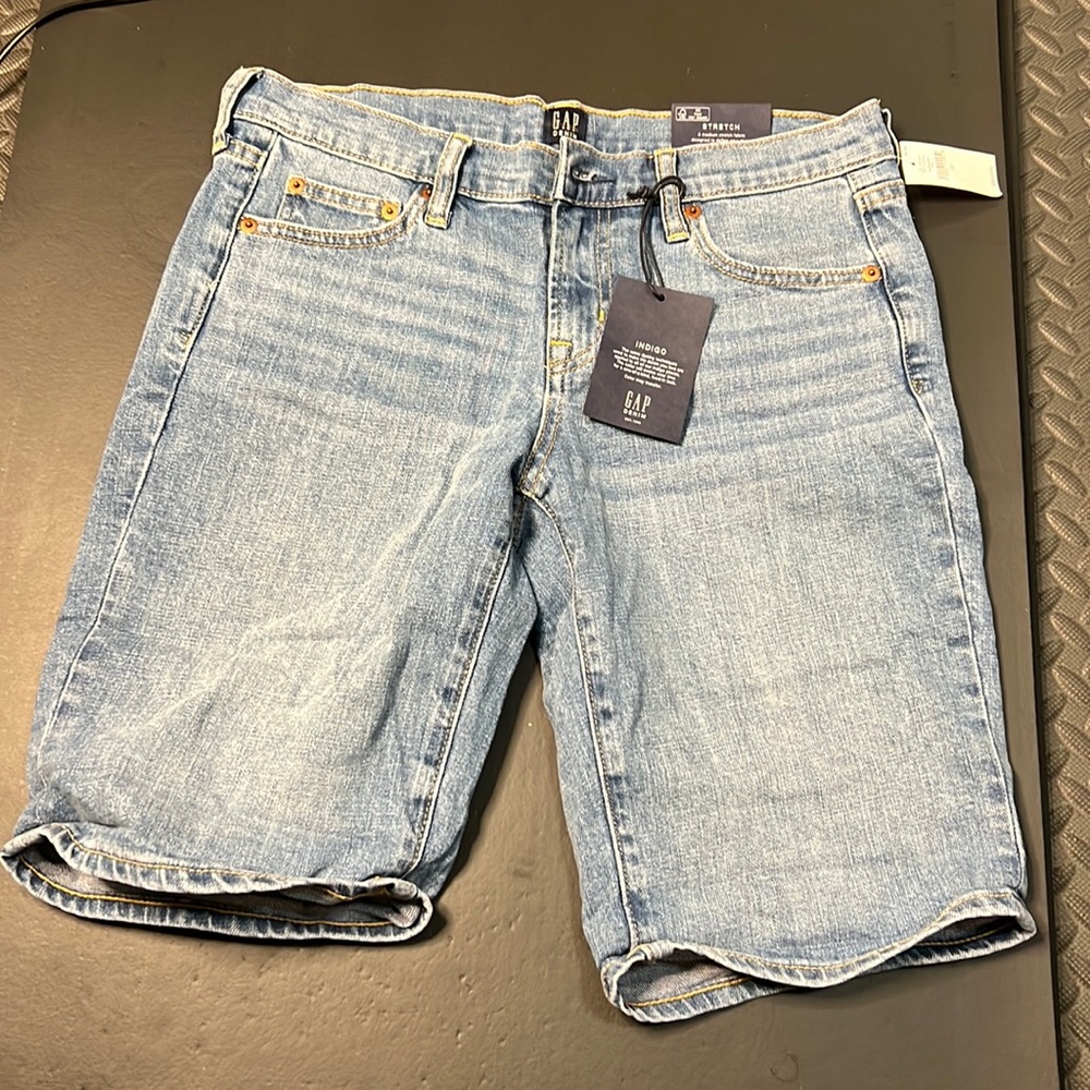 🆕🆕 047 GAP denim Bermuda Shorts 9in in size 27 NWT